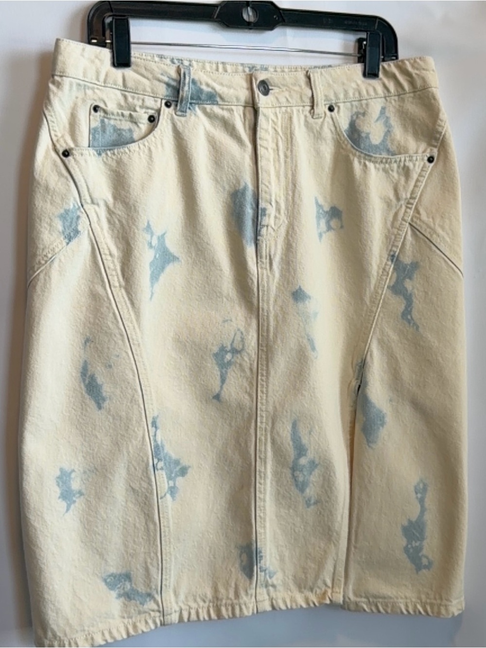 Women’s Cream Denim Skirt with Light Blue Wash Accents